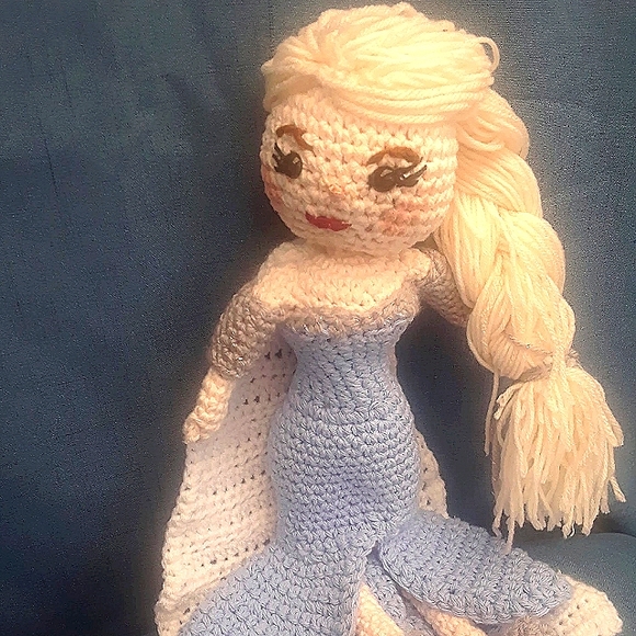 Hand crocheted, Frozen's inspired dolls, Elsa, Anna, and Olaf. Includes  stand, - Picture 2 of 15